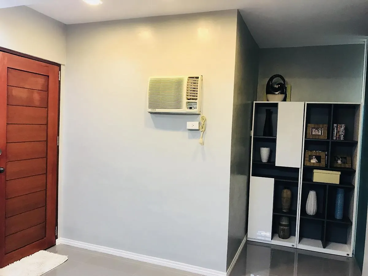 Hillary Timog Park Homes Angeles 0*,