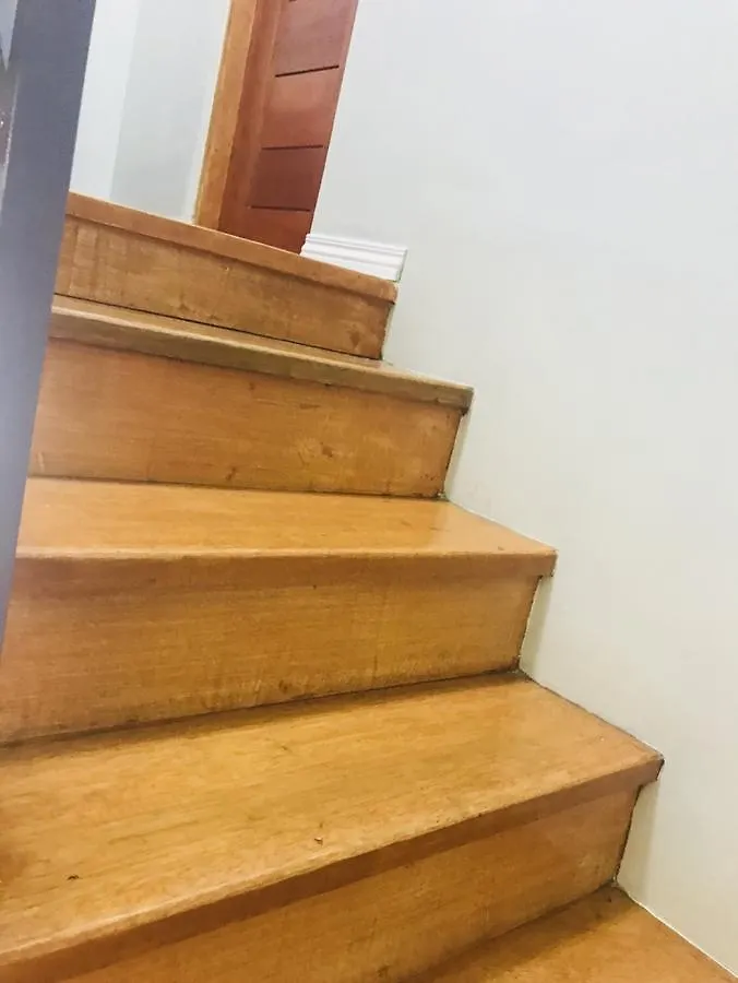 Hillary Timog Park Homes آنغلوس