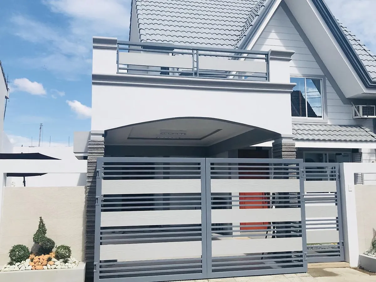 Hillary Timog Park Homes آنغلوس 0*,  الفلبين