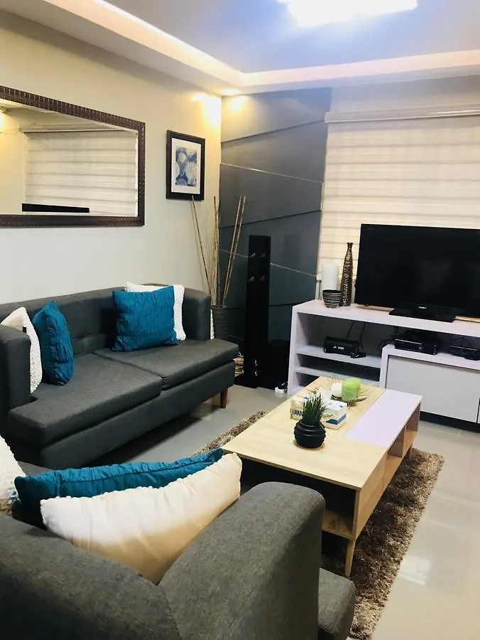 Hillary Timog Park Homes آنغلوس