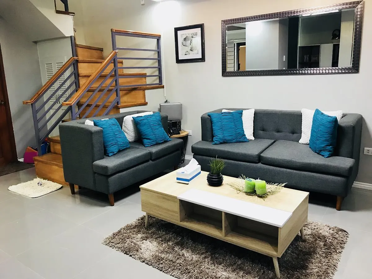Hillary Timog Park Homes آنغلوس
