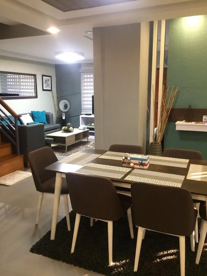 فيلة Hillary Timog Park Homes آنغلوس